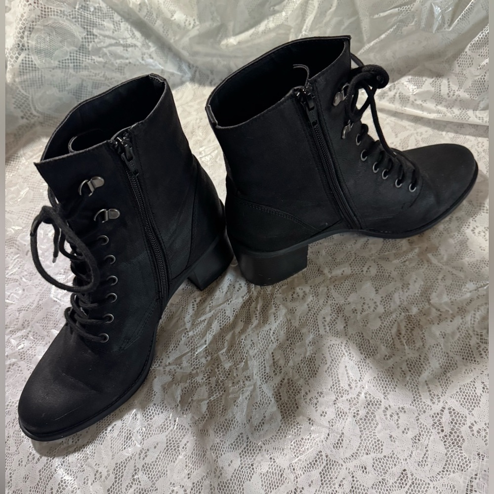 White Mountain Dark Lace-Up Moto Boots - Picture 4 of 10